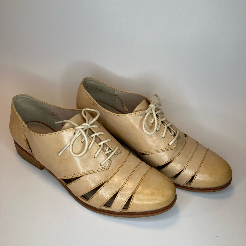 CLARKS Narrative Hotel Image Brogue Beige Nude Lace-up Oxfords Cut-outs Size 8